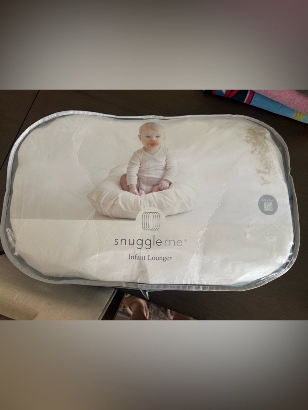 Snuggle Me Infant Lounger in Miss